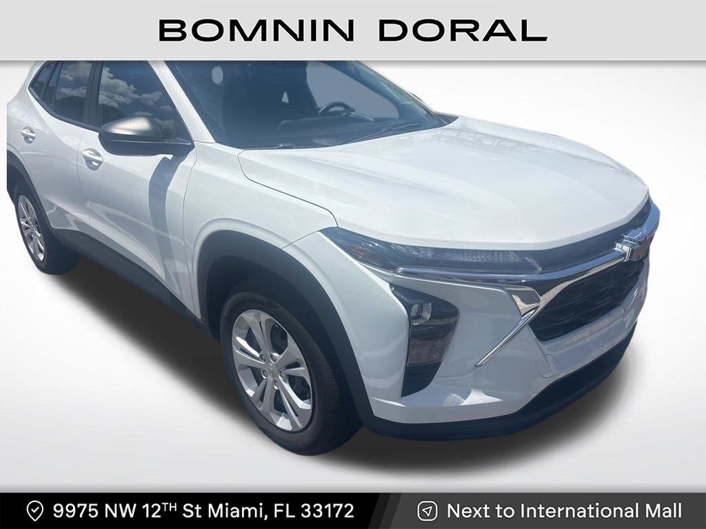 2024 Chevrolet Trax LS's photo