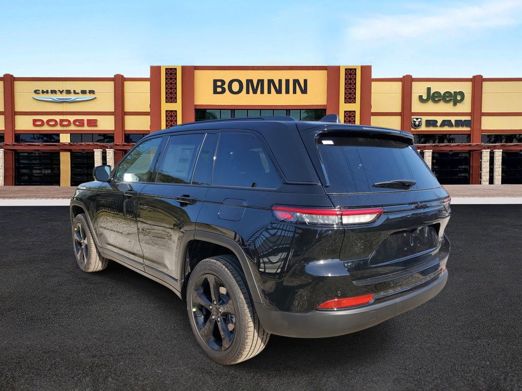 2025 Jeep Grand Cherokee Limited photo 4