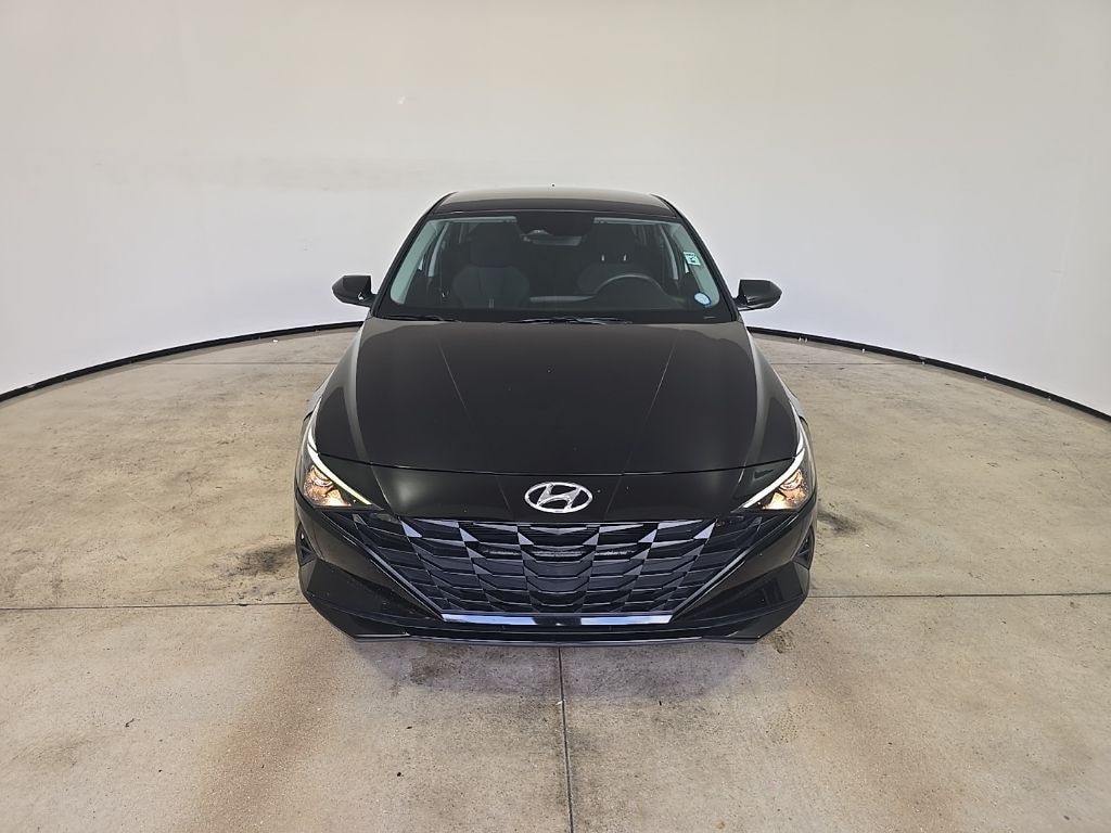 Used 2022 Hyundai Elantra SE Sedan