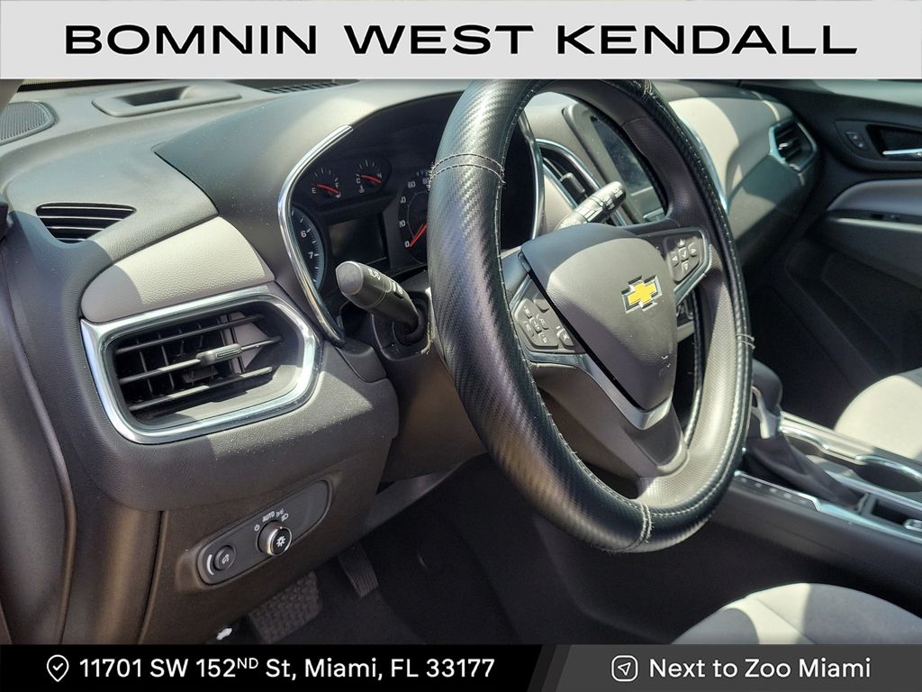 2023 Chevrolet Equinox LS photo 3