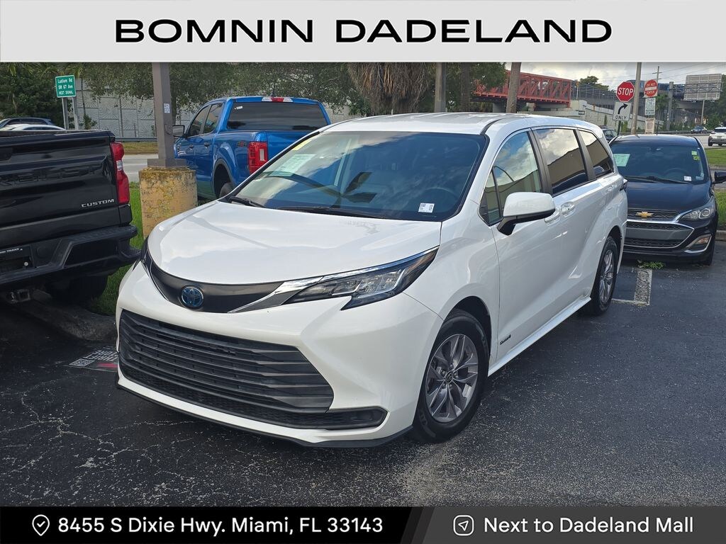 Used 2021 Toyota Sienna LE Minivan/Van