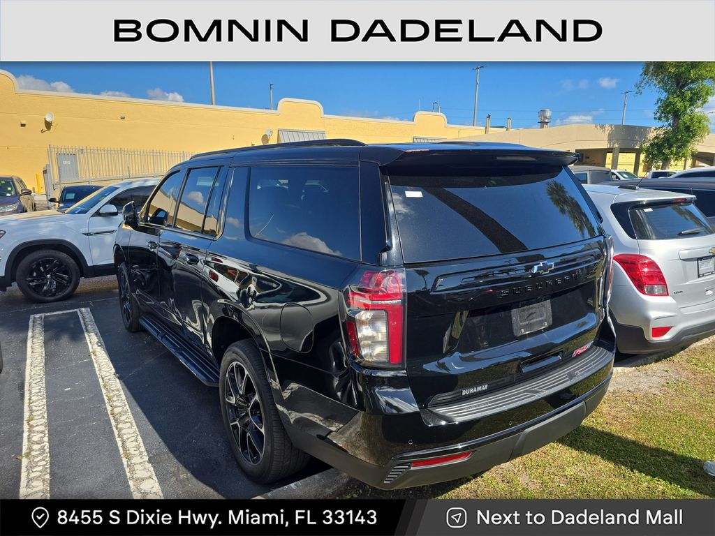 2024 Chevrolet Suburban RST photo 3