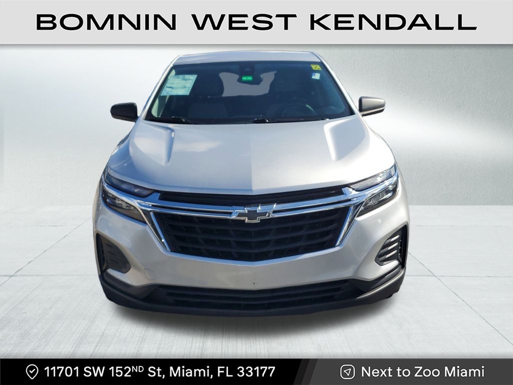 2022 Chevrolet Equinox LS photo 2