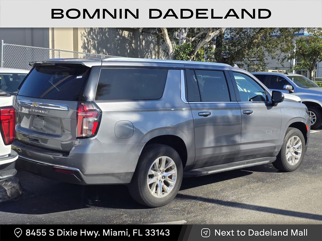 2021 Chevrolet Suburban LT photo 3