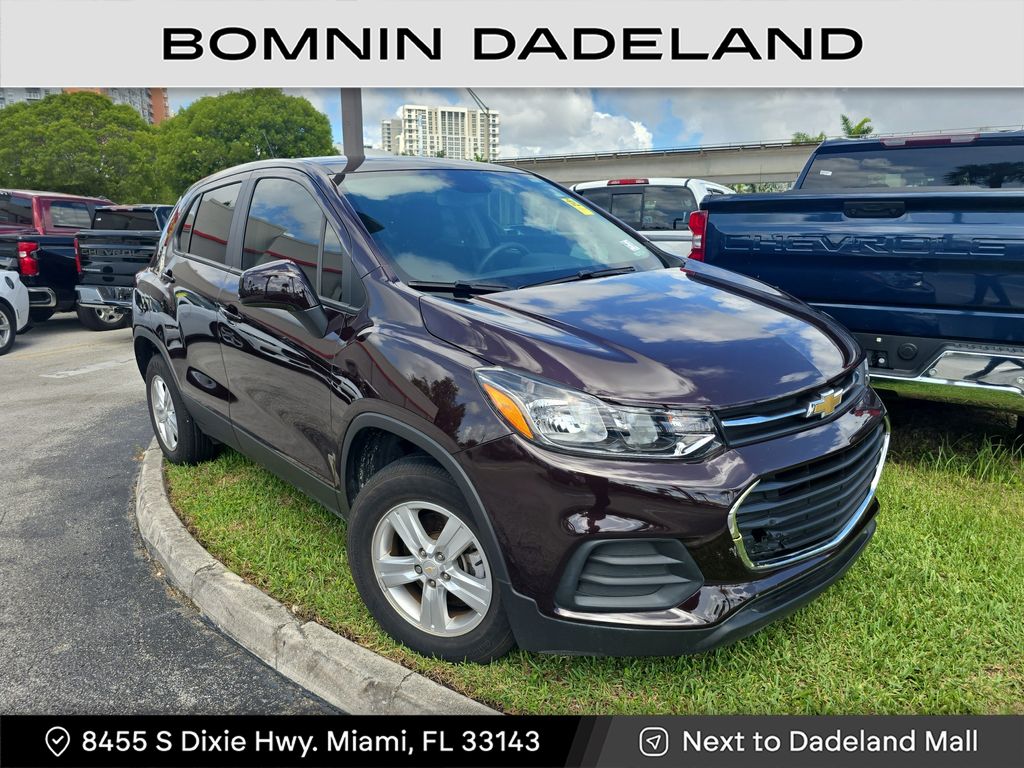2022 Chevrolet Trax LS photo 2