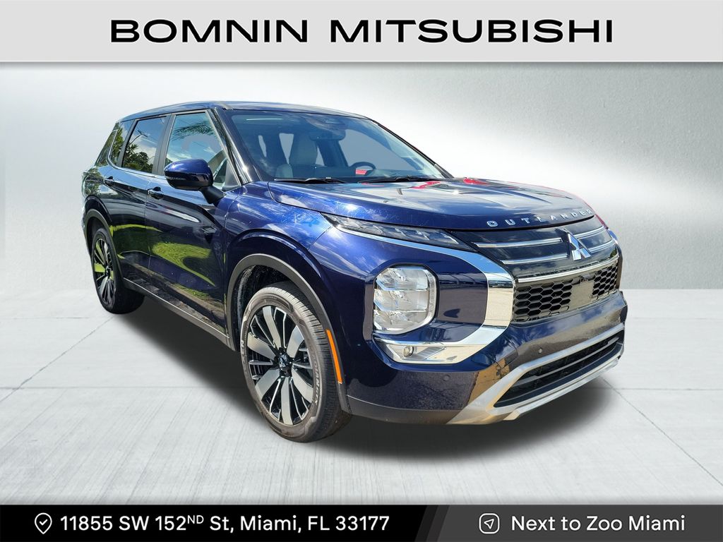 2025 Mitsubishi Outlander SE's photo