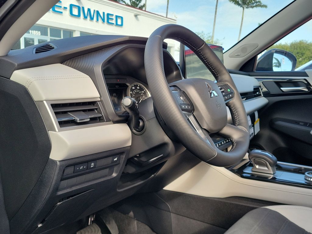 2026 Mitsubishi Outlander SE - Photo 7