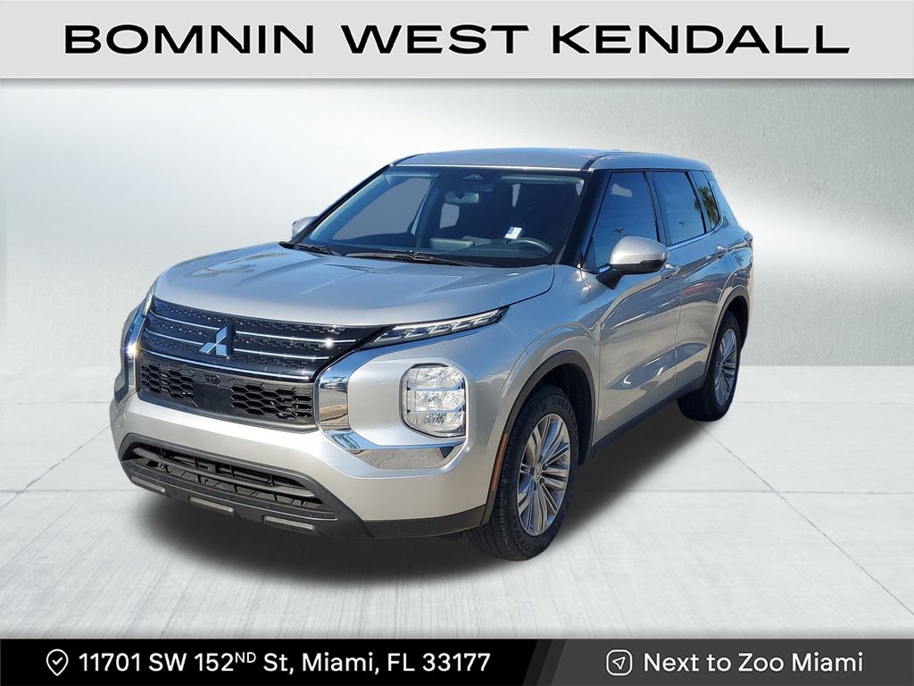 2024 Mitsubishi Outlander ES photo 2