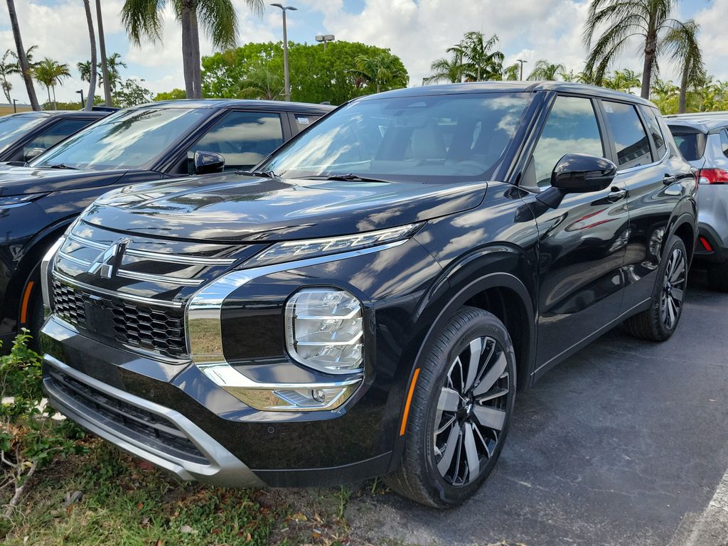 2025 Mitsubishi Outlander SE photo 2