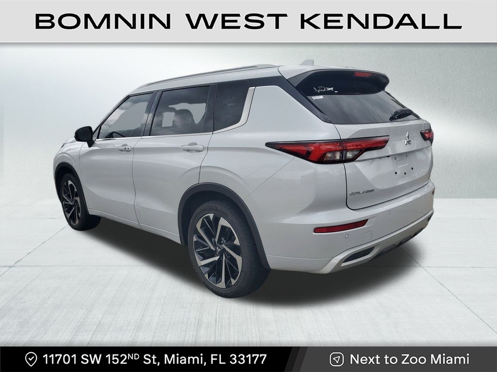 2022 Mitsubishi Outlander SEL photo 4