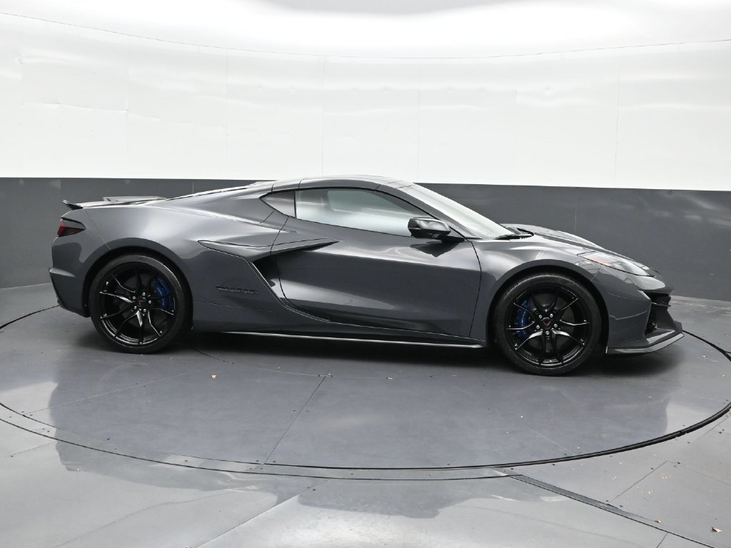2027 Chevrolet Corvette 2LT - Photo 7
