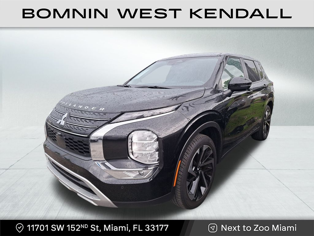 2024 Mitsubishi Outlander SE Black Edition photo 2