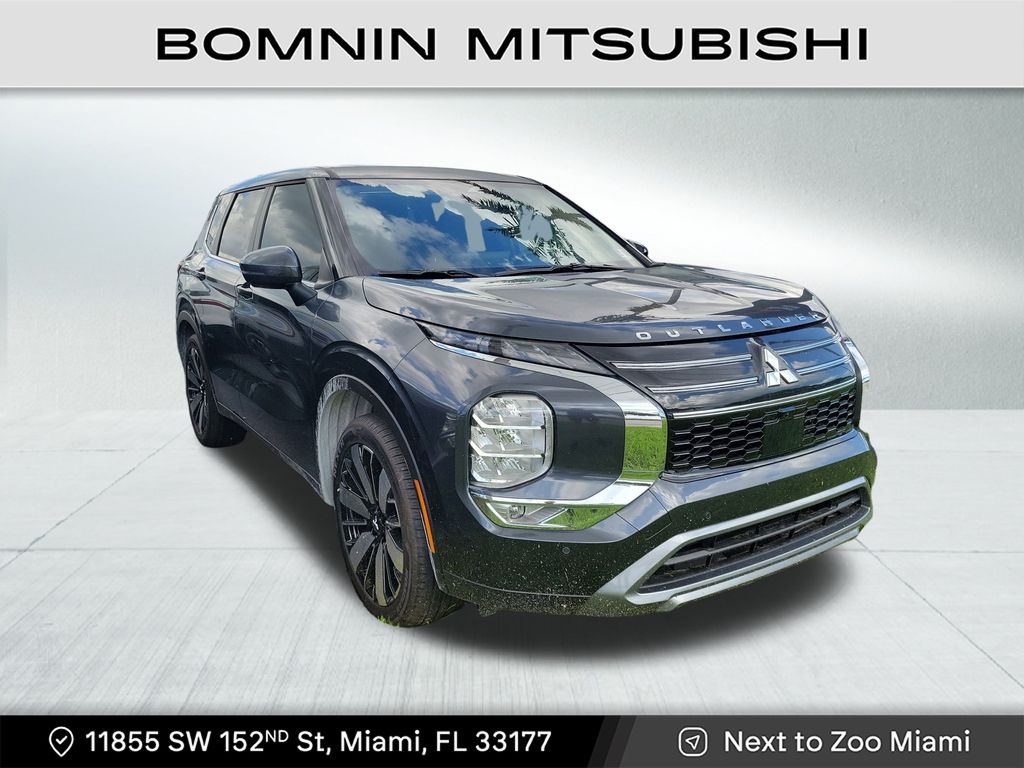 2025 Mitsubishi Outlander SE's photo