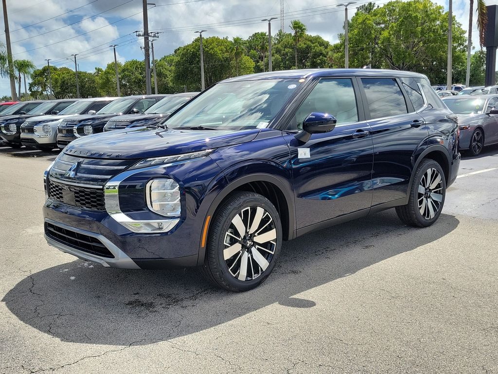 New 2025 Mitsubishi Outlander SE SUV