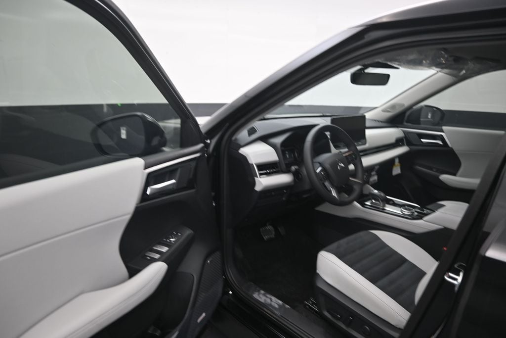 2026 Mitsubishi Outlander SE - Photo 10