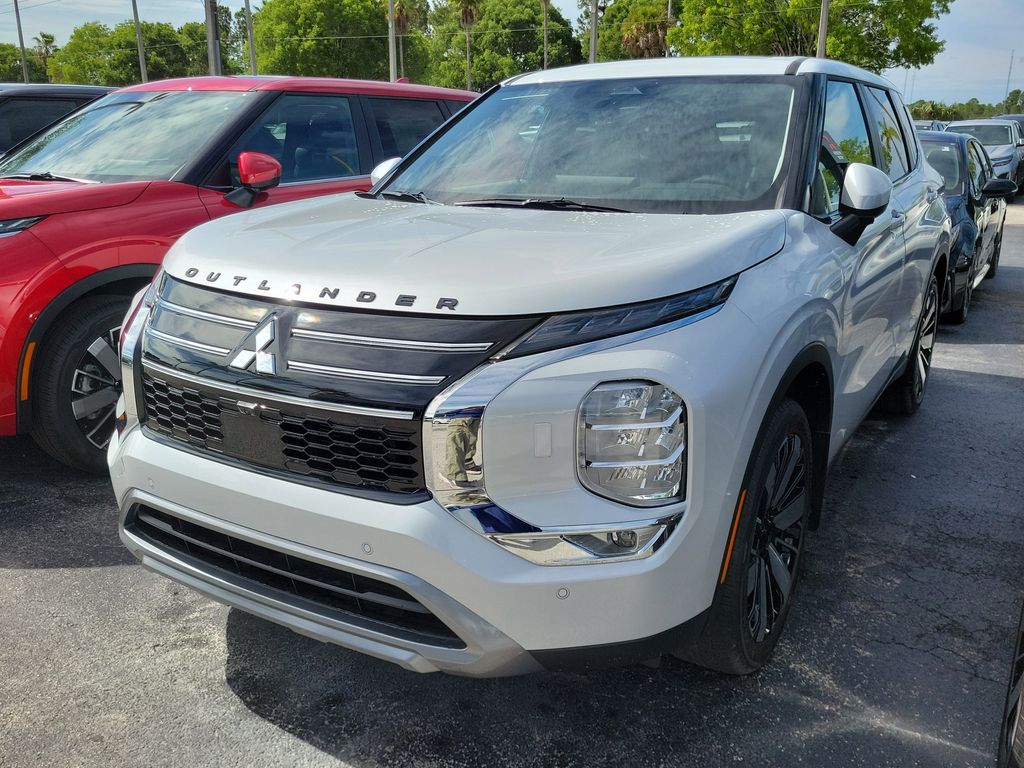 2025 Mitsubishi Outlander SE photo 2