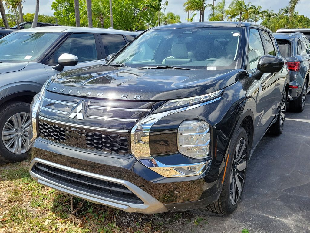 2025 Mitsubishi Outlander SE photo 2