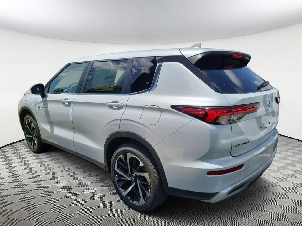 2025 Mitsubishi Outlander PHEV SE photo 2