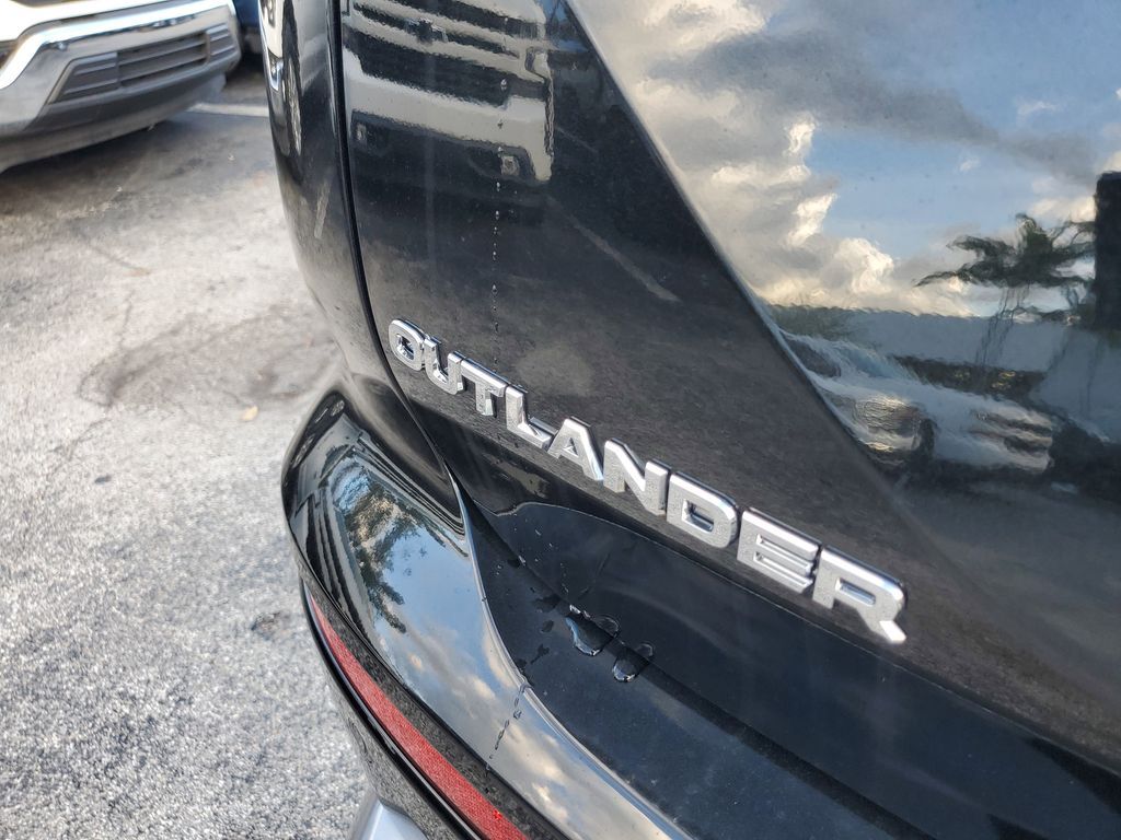 2026 Mitsubishi Outlander SE - Photo 10