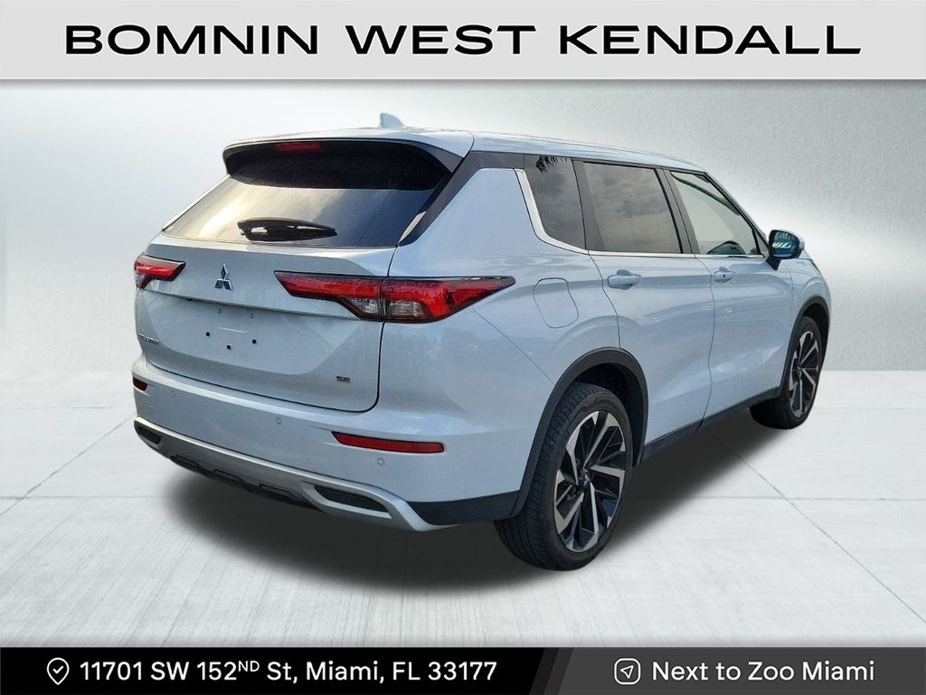 2024 Mitsubishi Outlander SE photo 4