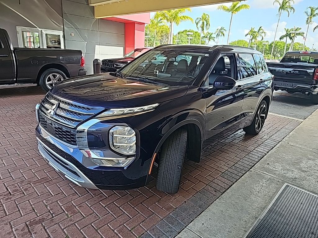 2023 Mitsubishi Outlander SEL photo 2