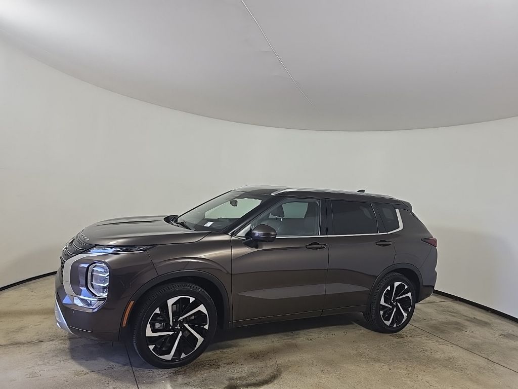 2022 Mitsubishi Outlander SEL photo 2