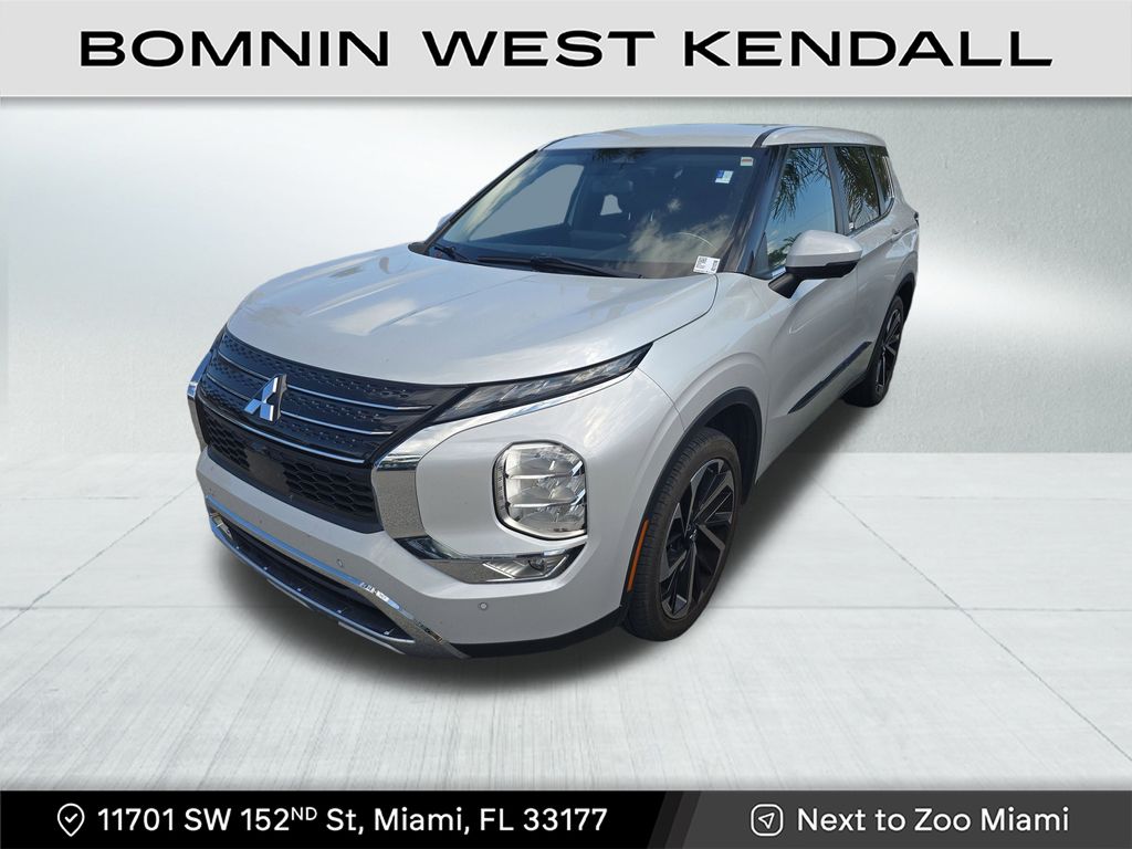 2022 Mitsubishi Outlander SE photo 2