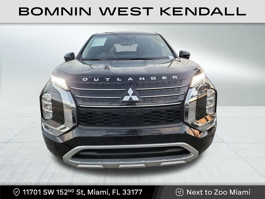 2024 Mitsubishi Outlander SE photo 2