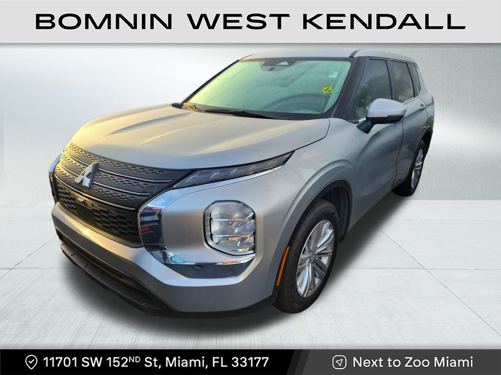 2024 Mitsubishi Outlander ES photo 2