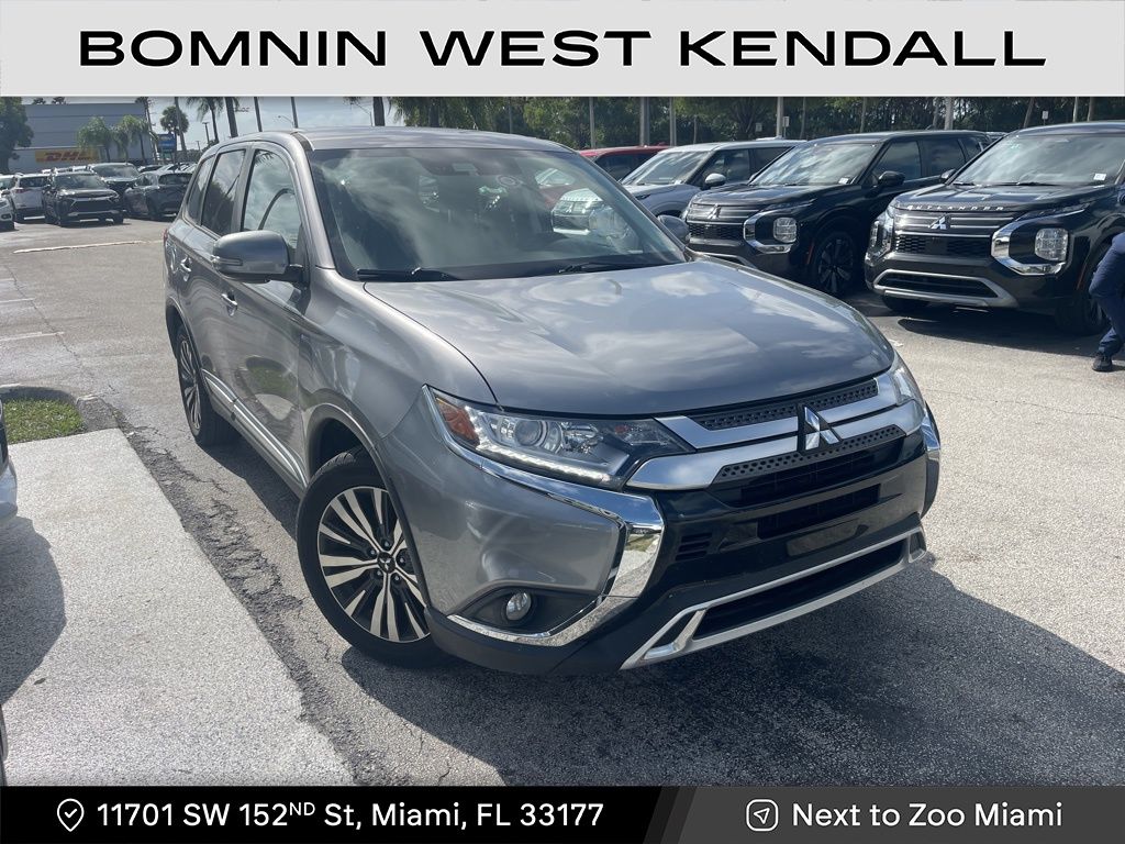 2020 Mitsubishi Outlander SE photo 2