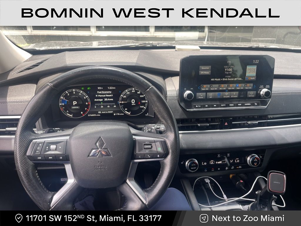 2022 Mitsubishi Outlander SEL photo 3