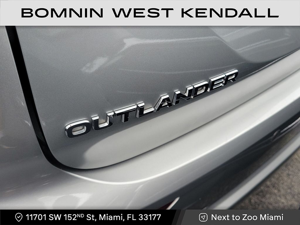 2022 Mitsubishi Outlander SEL photo 3