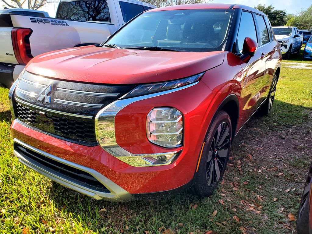 2025 Mitsubishi Outlander SE photo 2