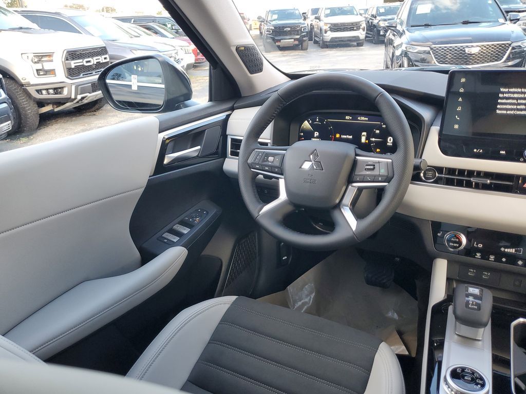 2026 Mitsubishi Outlander SE - Photo 14