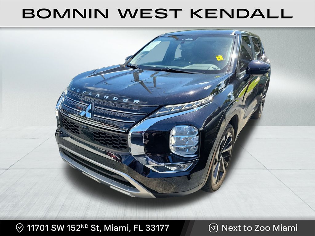 2023 Mitsubishi Outlander SE photo 2