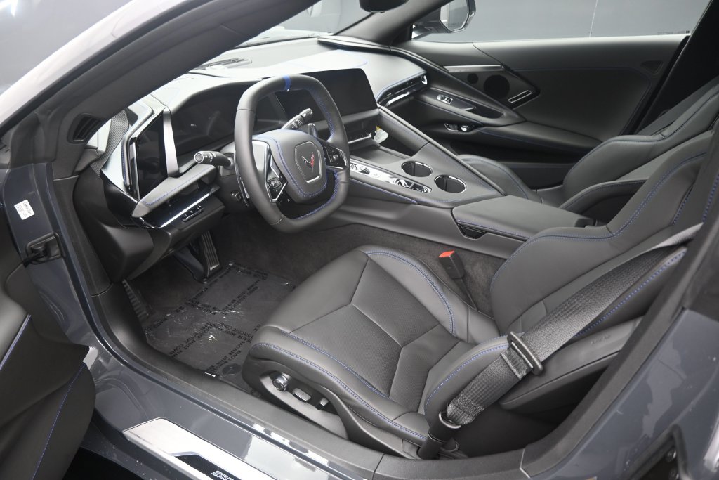 2027 Chevrolet Corvette 2LT - Photo 11