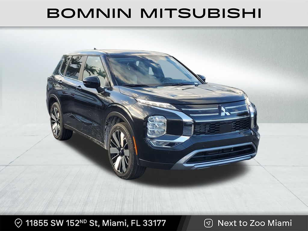 2026 Mitsubishi Outlander SE's photo