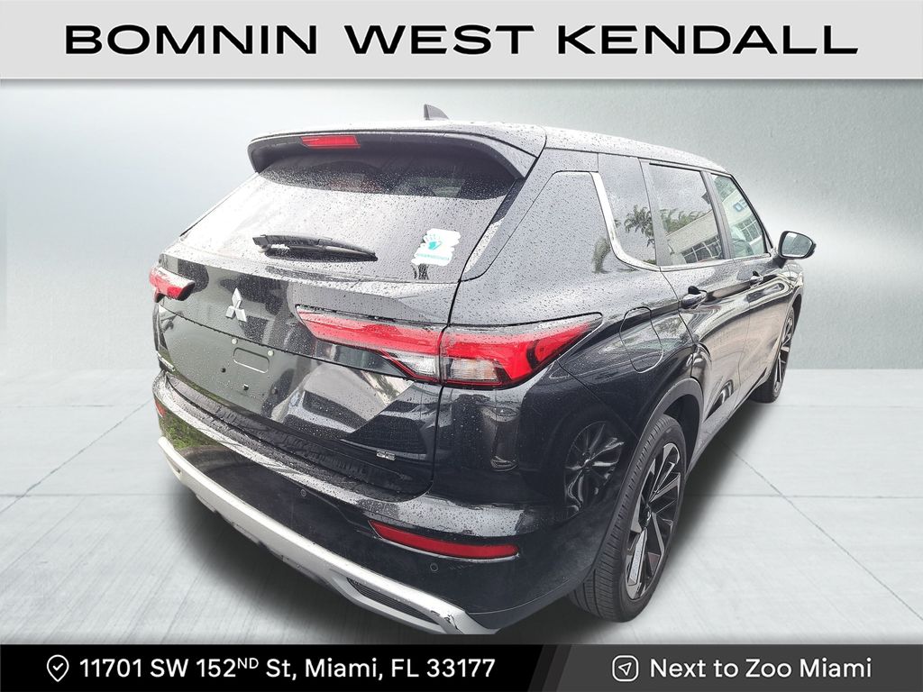 2024 Mitsubishi Outlander SE Black Edition photo 4