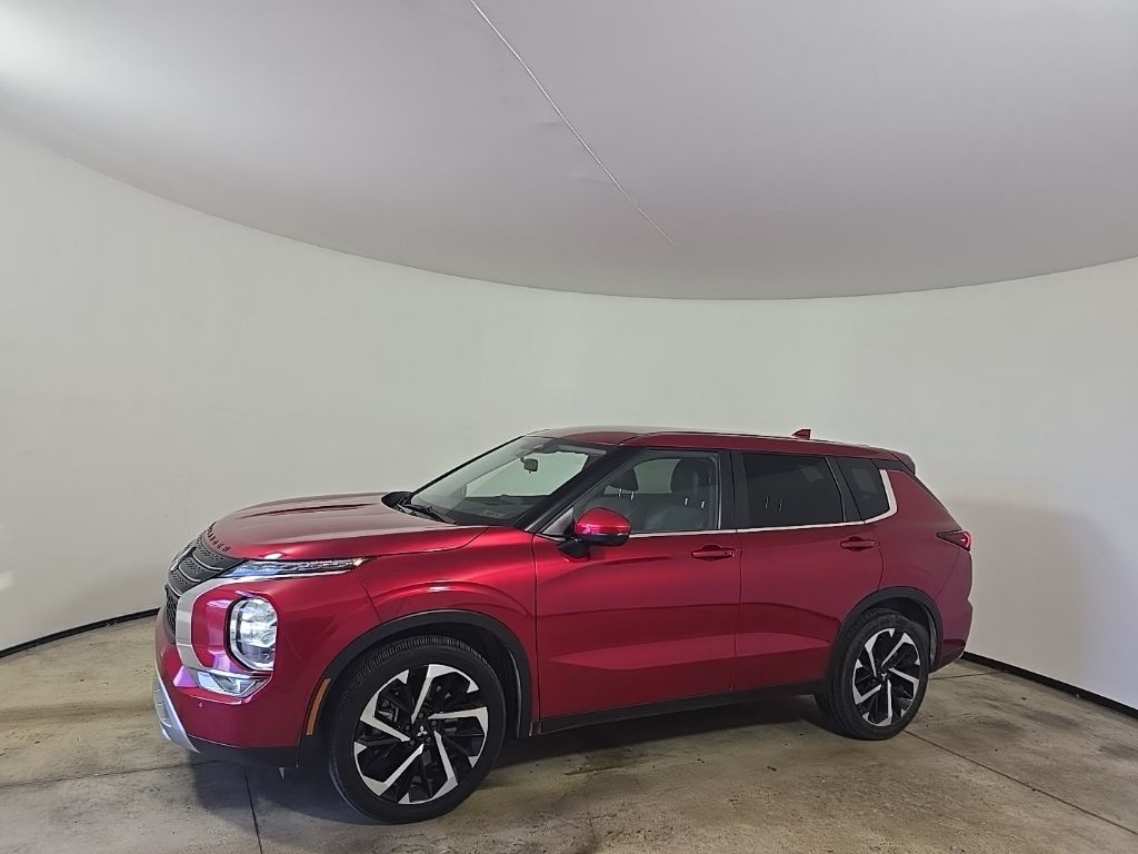 2024 Mitsubishi Outlander SE Black Edition photo 2