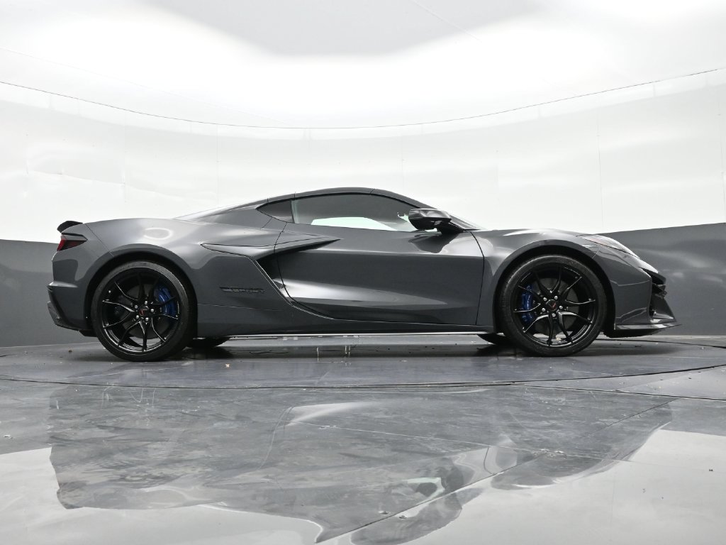 2027 Chevrolet Corvette 2LT - Photo 26