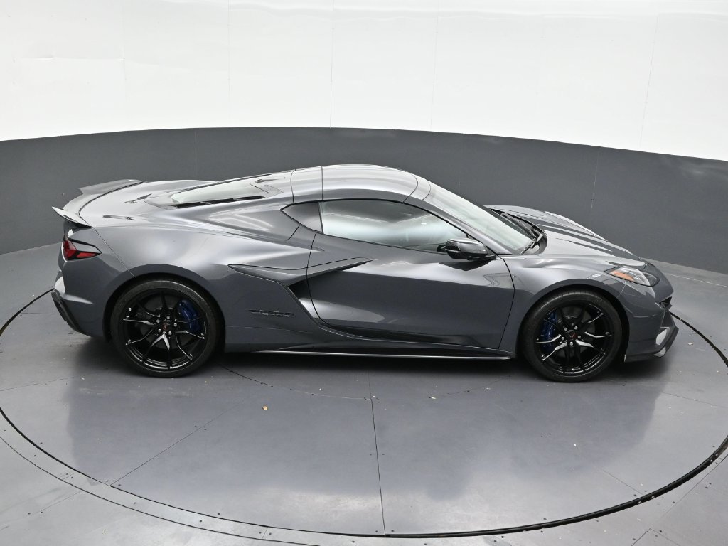 2027 Chevrolet Corvette 2LT - Photo 18