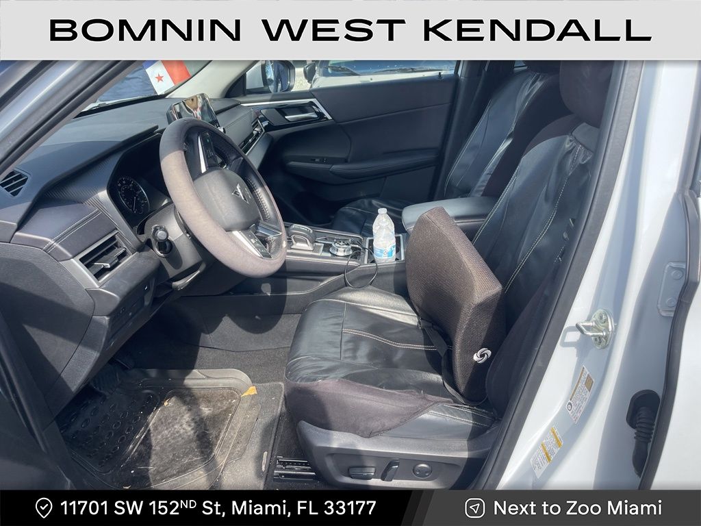 2023 Mitsubishi Outlander SE photo 4