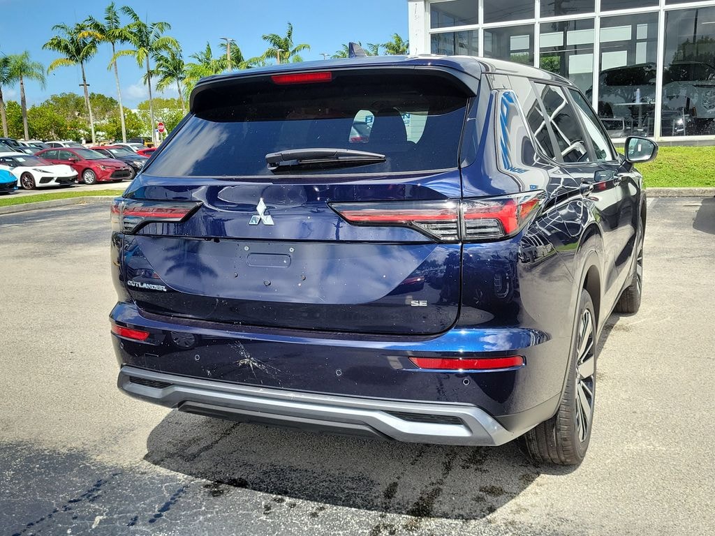 New 2025 Mitsubishi Outlander SE SUV