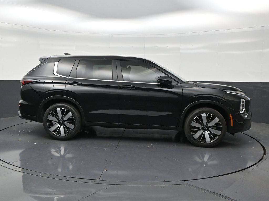2026 Mitsubishi Outlander SE - Photo 6