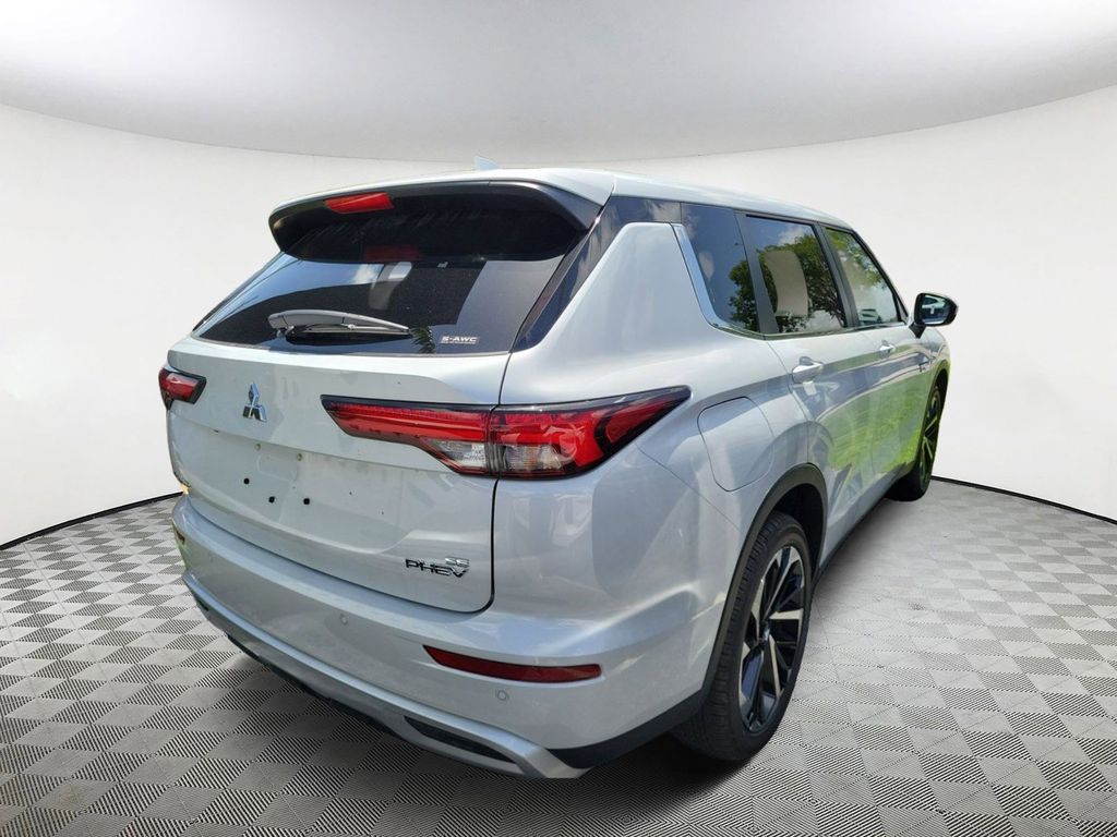 2025 Mitsubishi Outlander PHEV SE photo 3