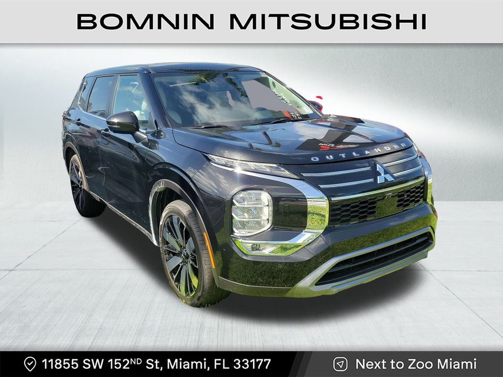 2025 Mitsubishi Outlander SE's photo