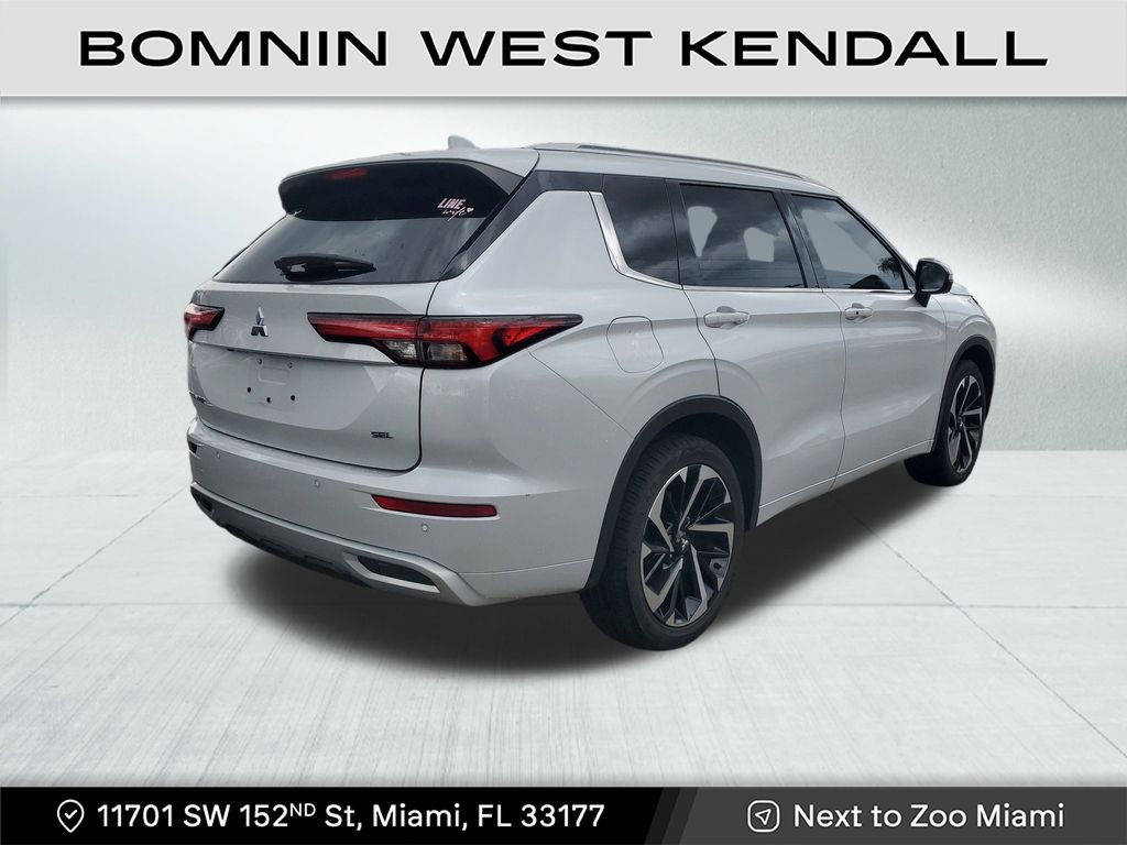2022 Mitsubishi Outlander SEL photo 3