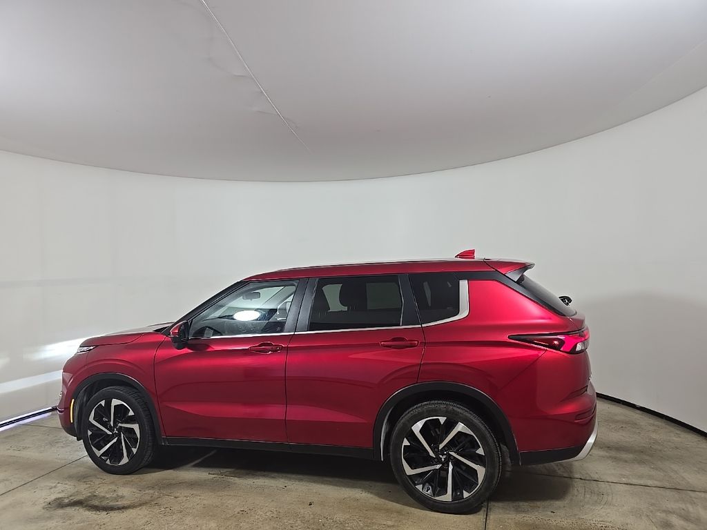 2024 Mitsubishi Outlander SE Black Edition photo 4
