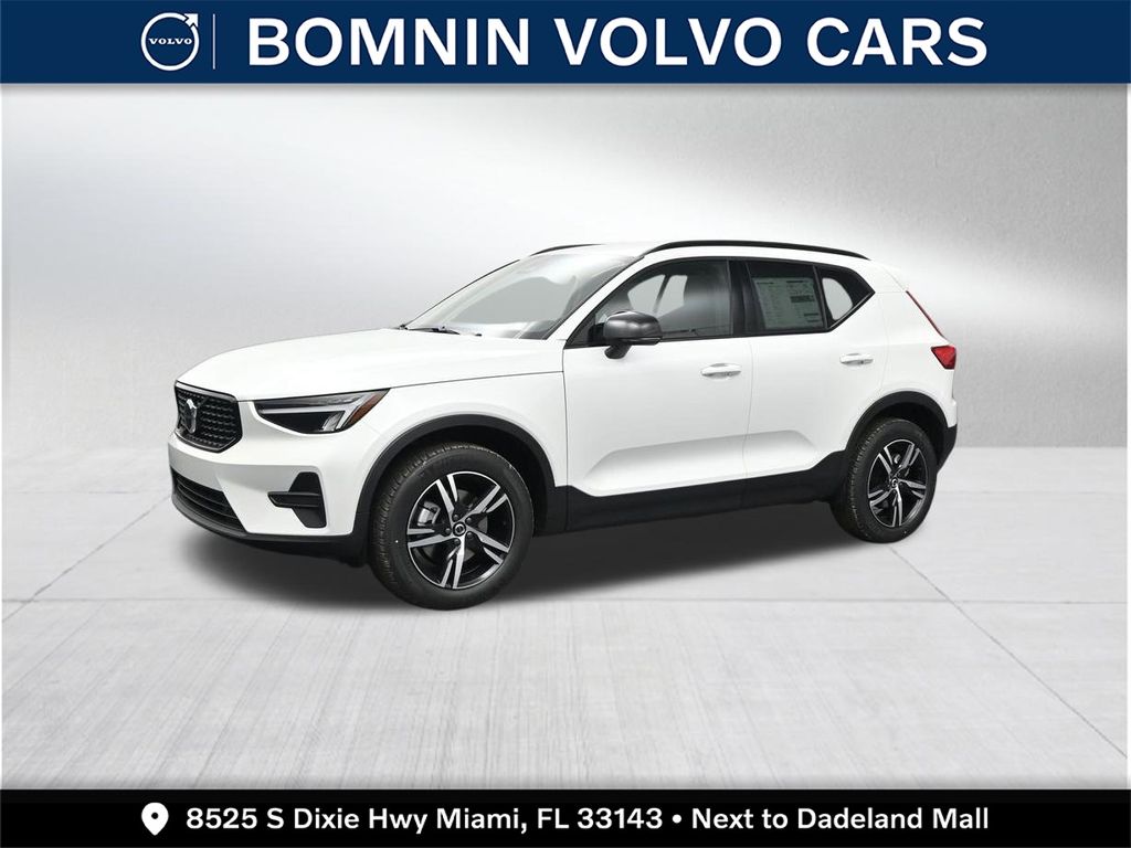 2026 Volvo XC40 B5 Core Dark AWD's photo