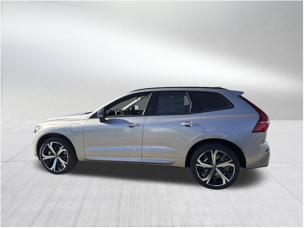2025 Volvo XC60 Hybrid T8 photo 2